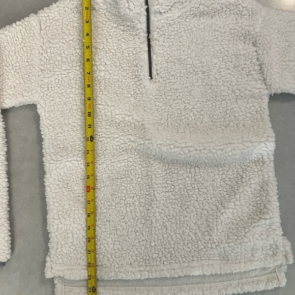 2 sherpas soft 3/4 zip shirts. XS w Stretch. 1 black 1 white - Picture 5 of 7